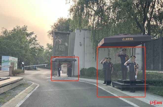 高兴不起来？北京一小区的新旧物业“拉锯战”CQ9电子一个门岗两家保安抢着守业主为何(图2)