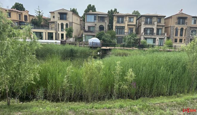 高兴不起来？北京一小区的新旧物业“拉锯战”CQ9电子一个门岗两家保安抢着守业主为何(图3)